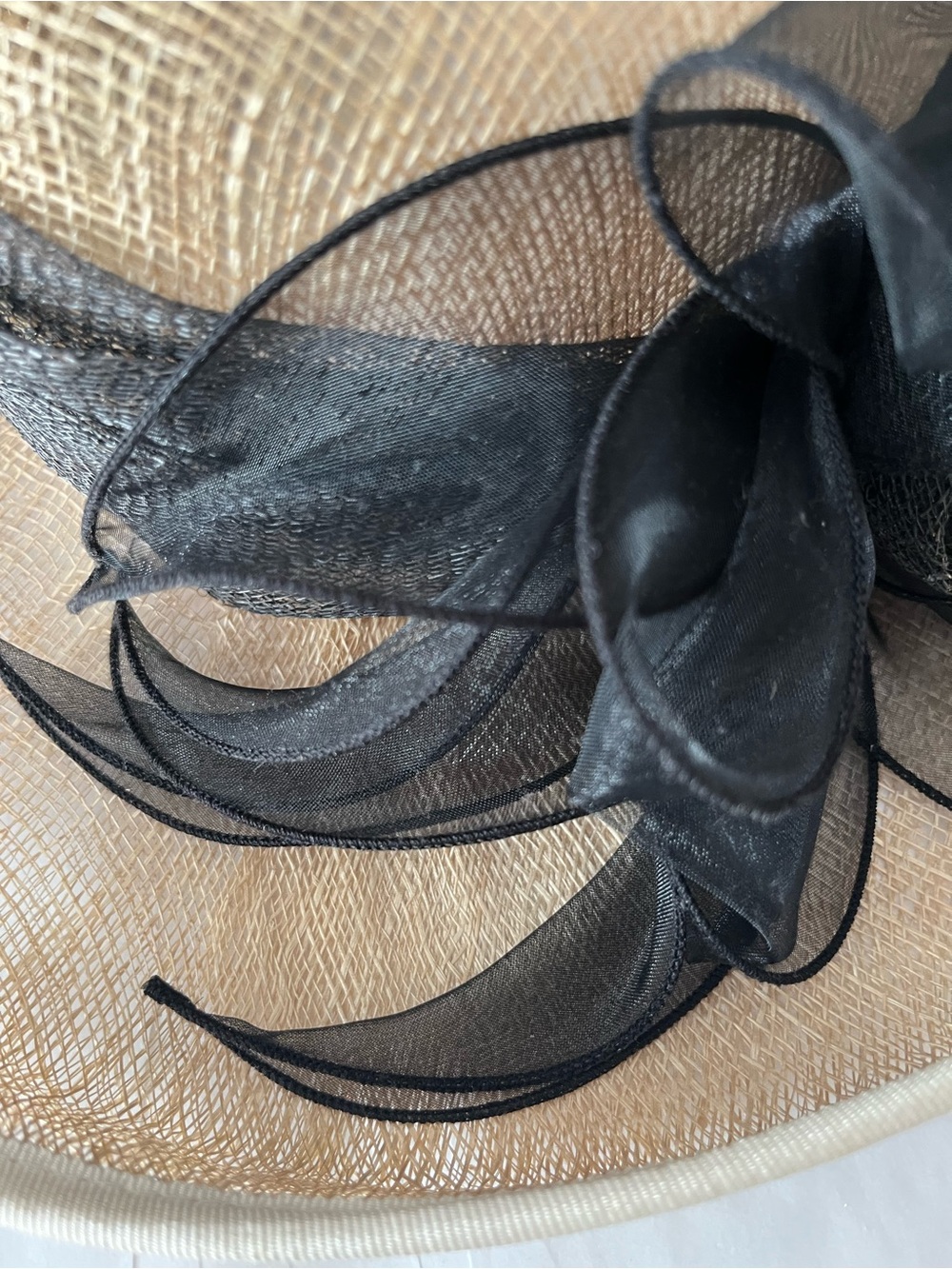 Elegant Beige Straw Derby Hat with Black Organza Trim. Good condition - Picture 5 of 6